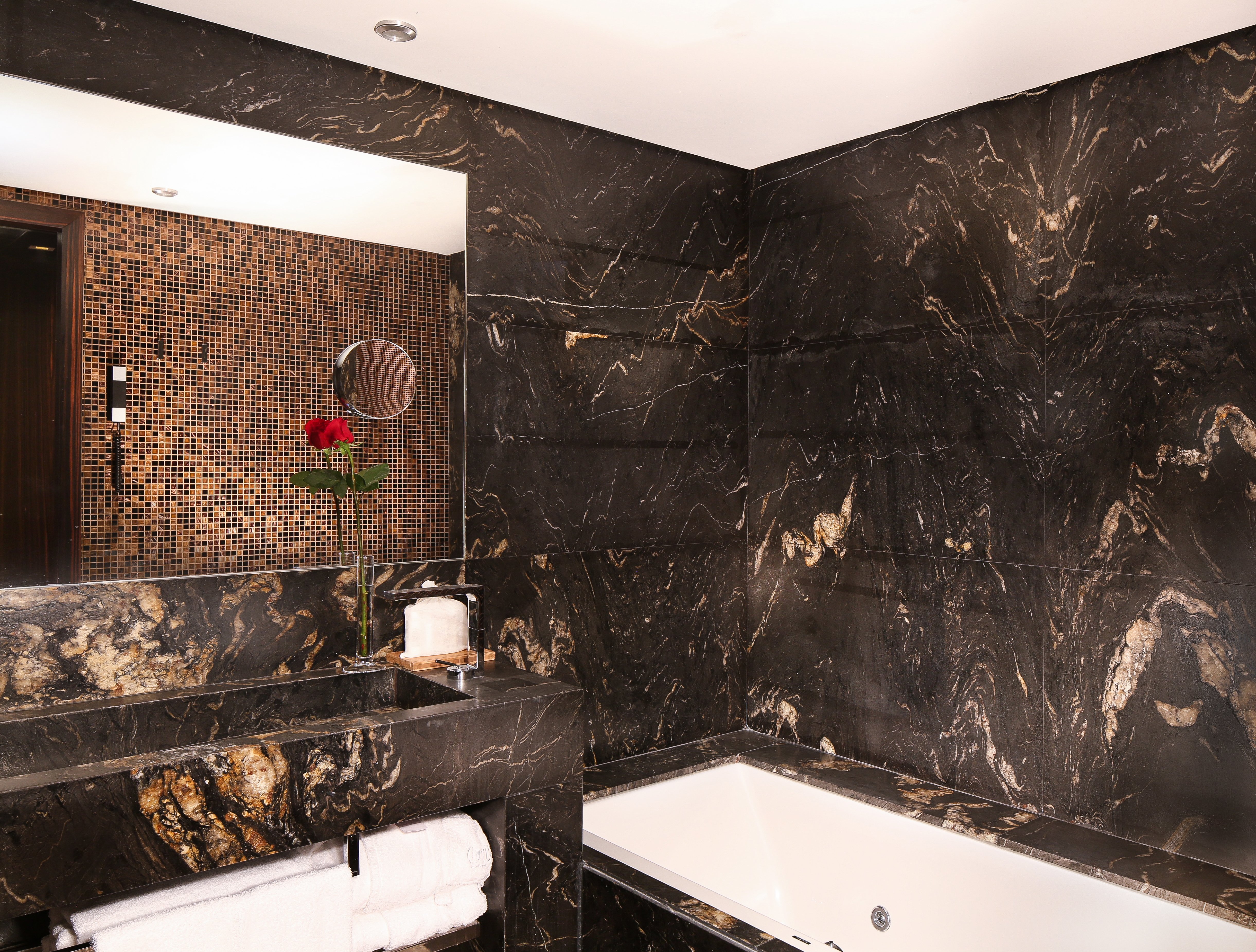 Claris Hotel and Spa 68/69