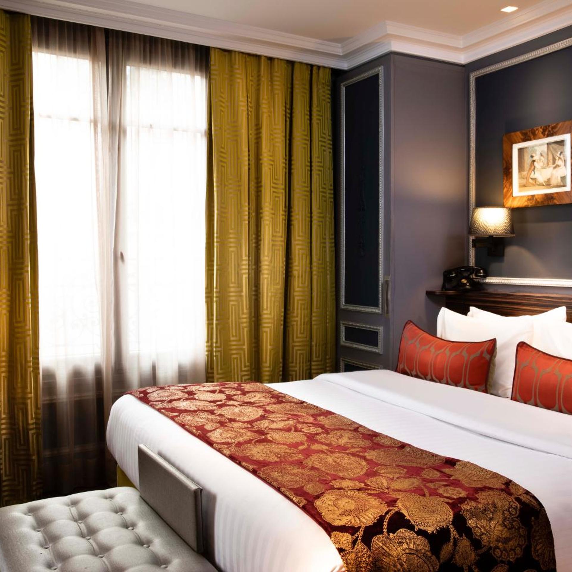 BOUDOIR, SUITE