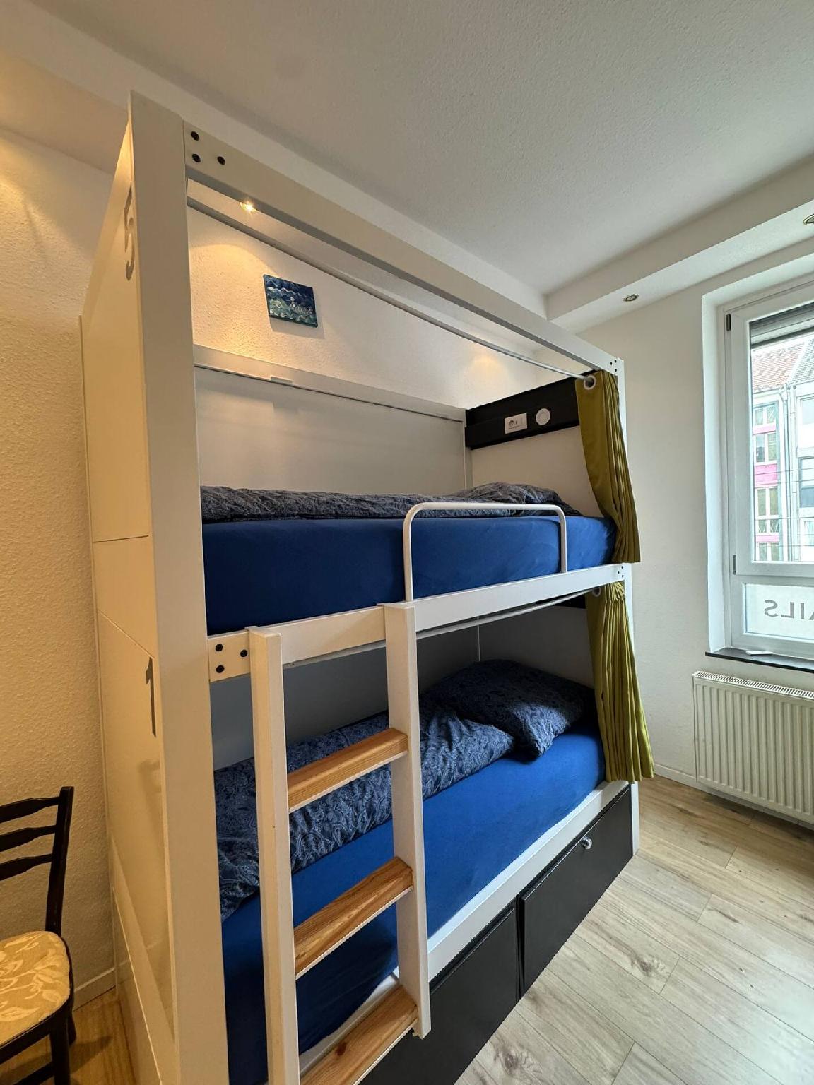 Private, Mixed Dorm, 8 Beds