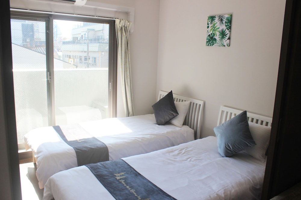 DELUXE, TWIN BEDS