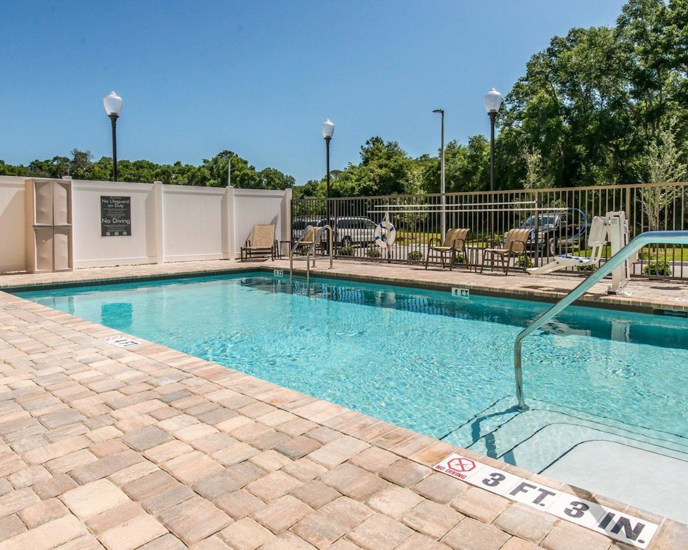 Comfort Suites Dunnellon near Rainbow Springs 2/40