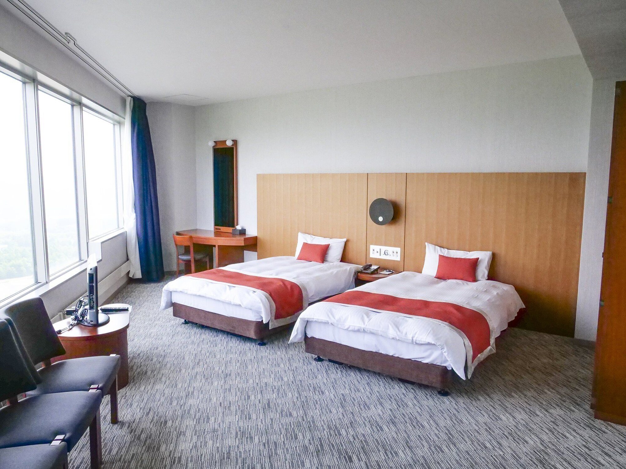 Tower, Suite, Twin Beds, High Floor, Corner
