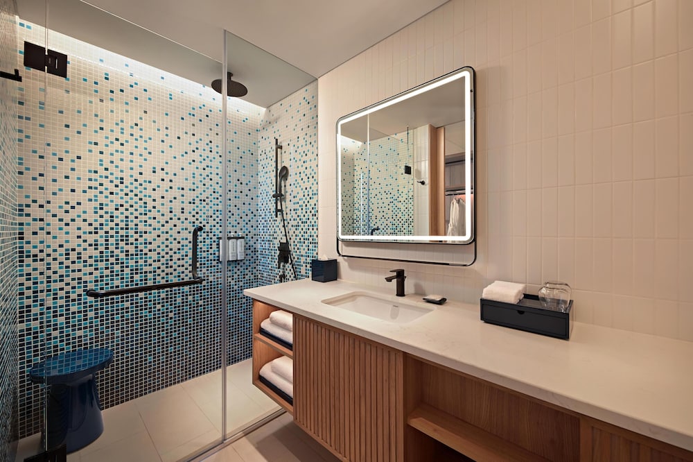 Hyatt Place Ha Long Bay, Bai Chay 49/50