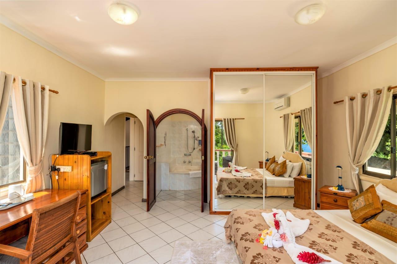 Carana Hilltop Villa 10/33