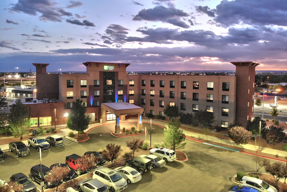 Holiday Inn Express Hotel and Suites Albuquerque Historic Old Town 1/73