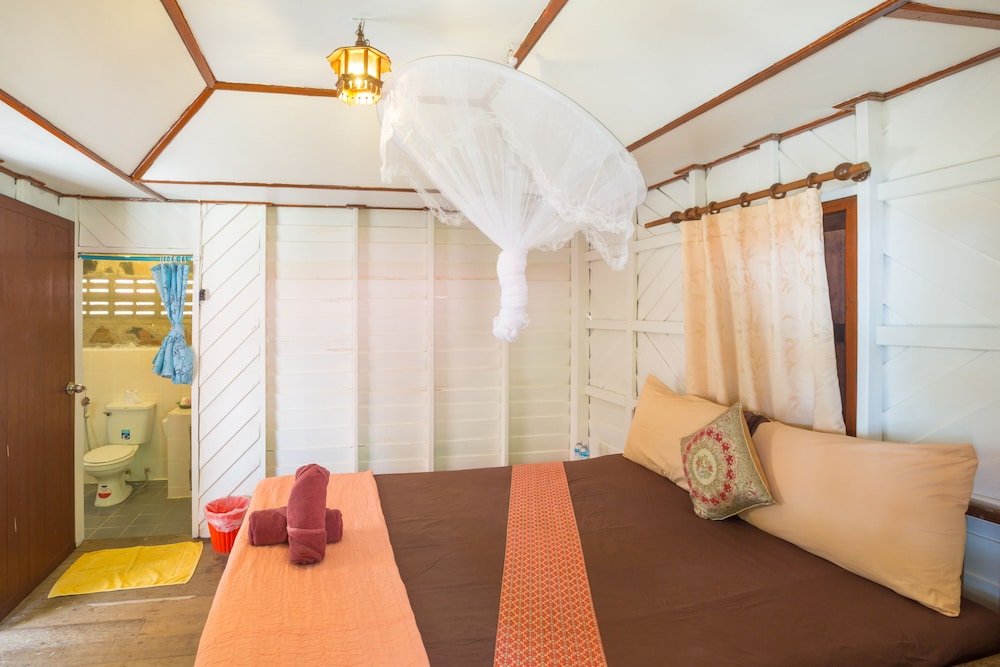 BOTTLE BEACH 1 RESORT 33/74