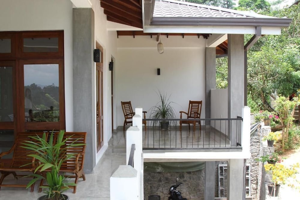 Hanthana House 10/72