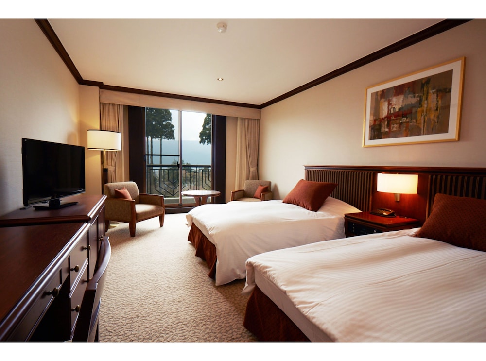 Hotel de Yama, Hakone Lakeside 11/66