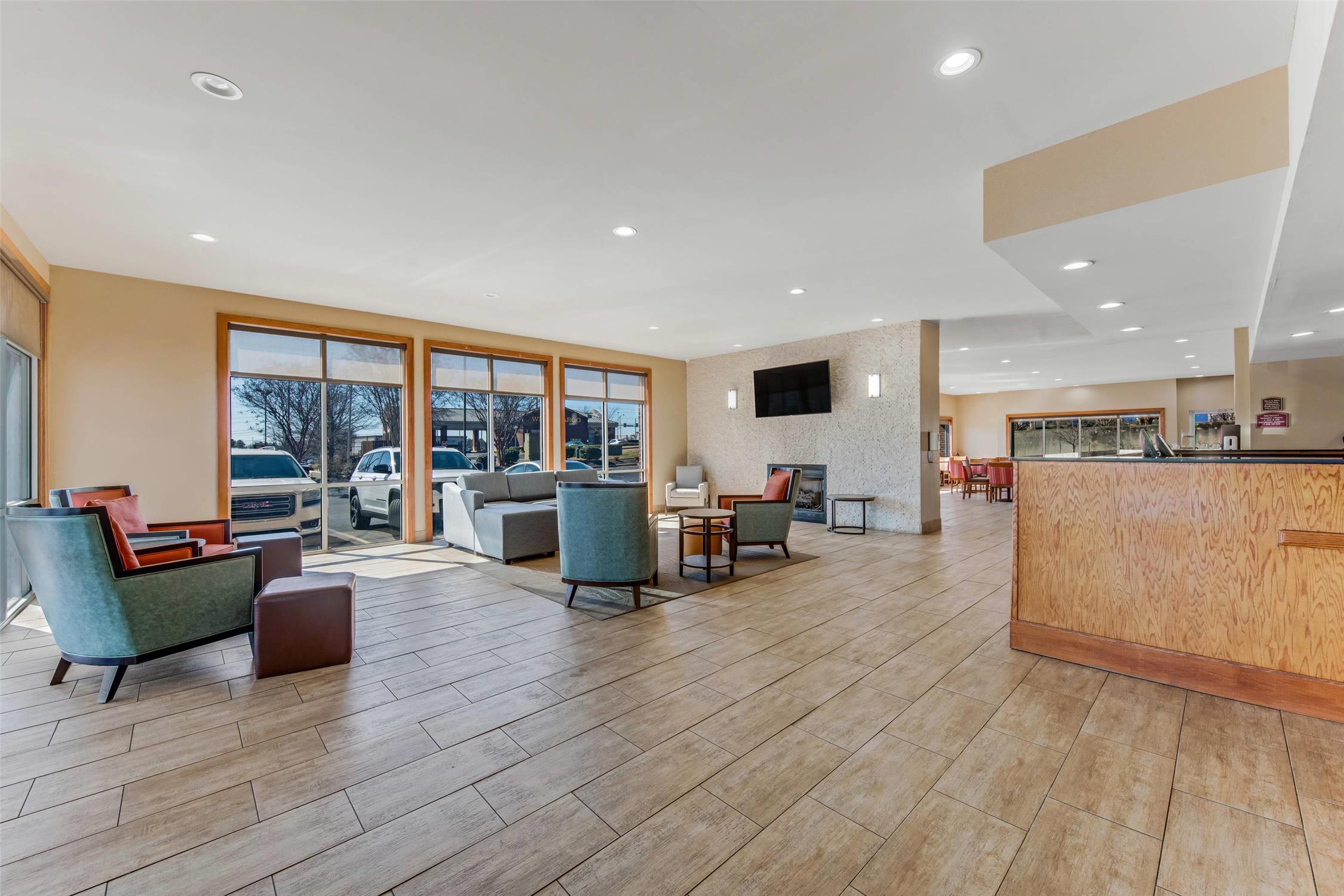 Comfort Suites Huntsville MidCity District at Research Park 8/19