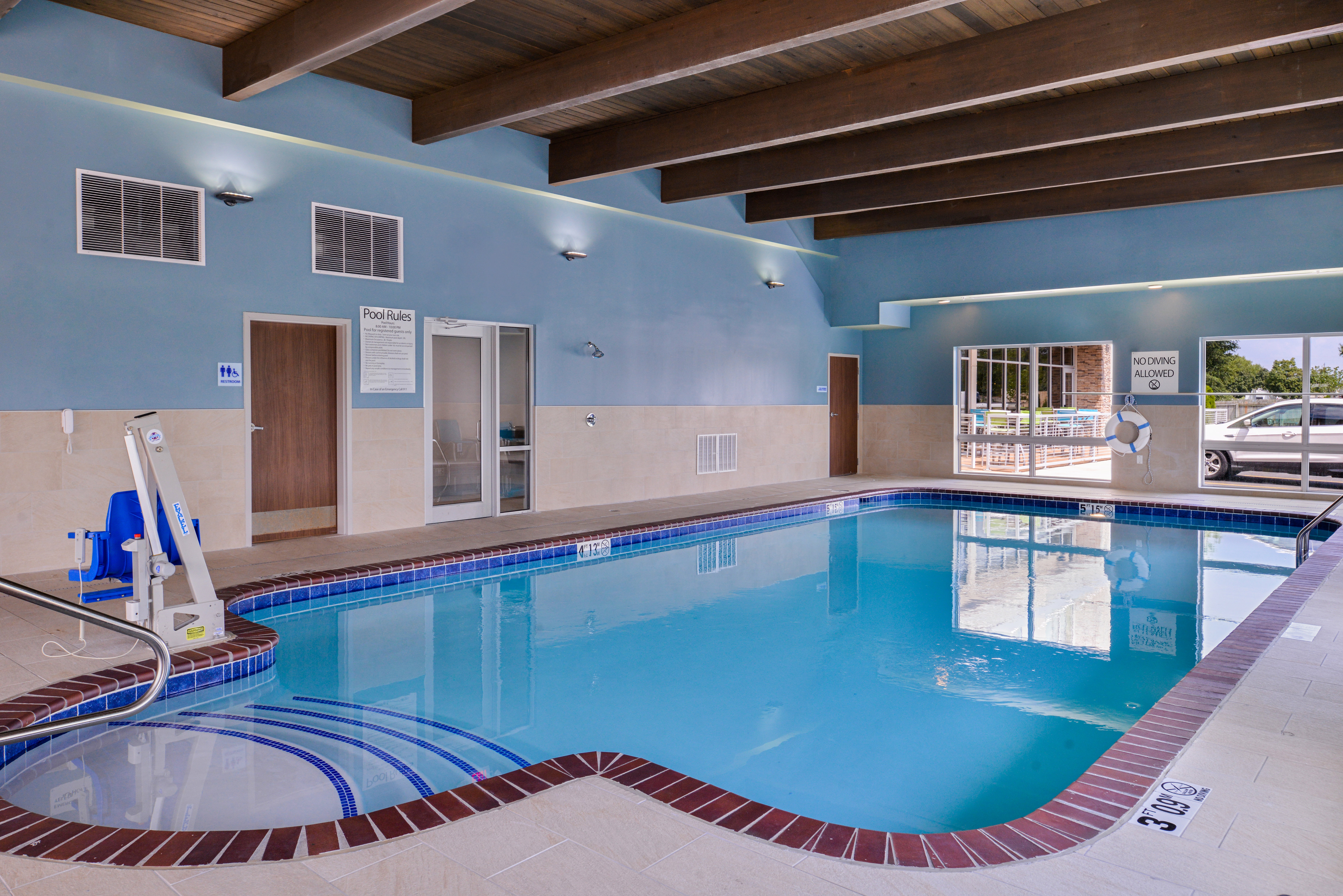 Holiday Inn Express Suites Siloam Springs 32/57
