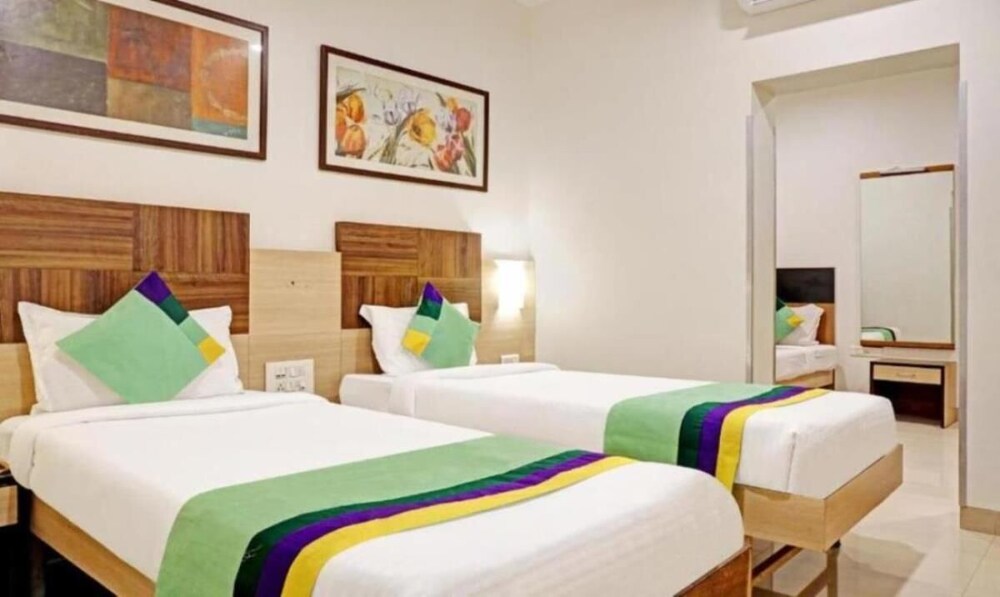 HOTEL MADHAV 13/34