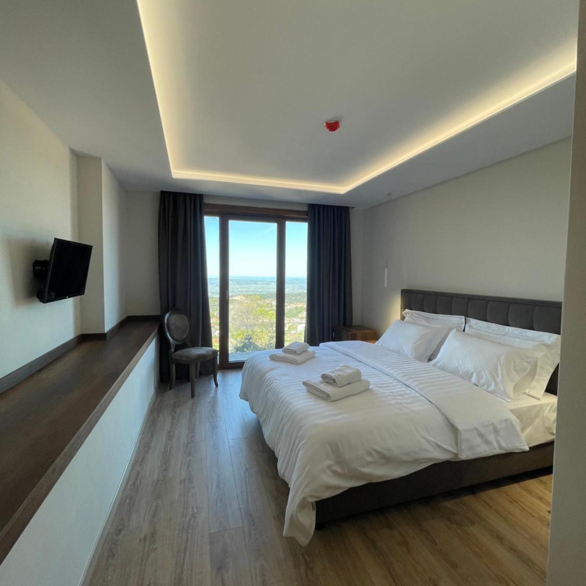 Kroi Hotel 12/57