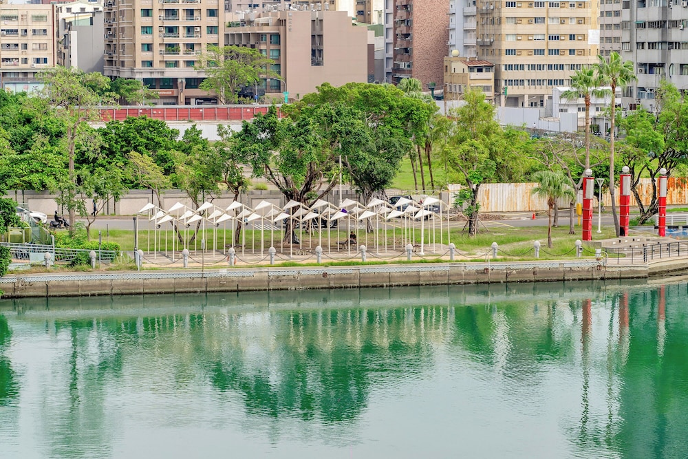 CHECK inn Express Kaohsiung Love River 61/66