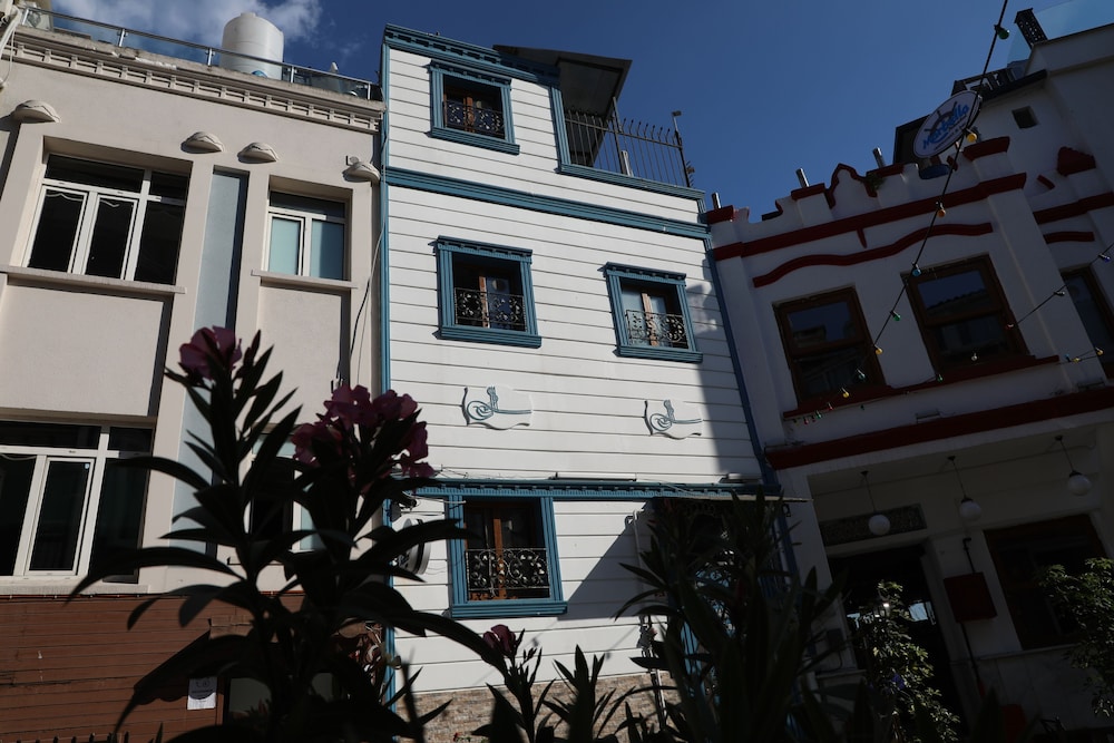Sea House Suites 5/50