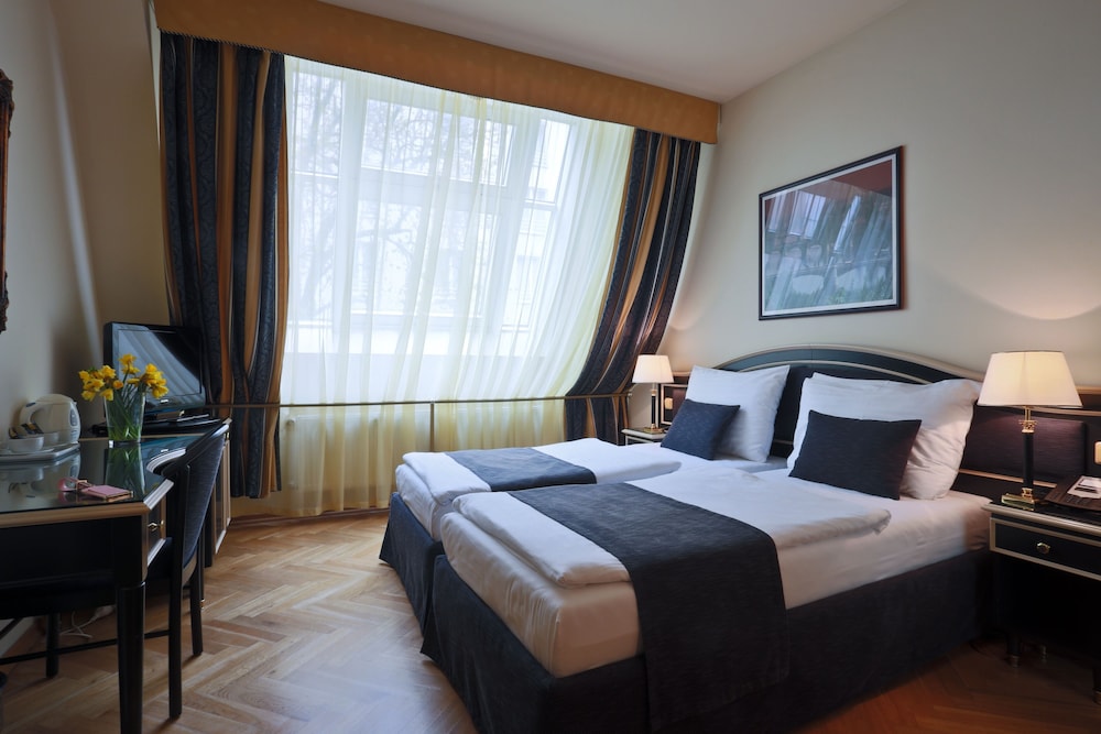 Elysee Hotel Prague 12/66