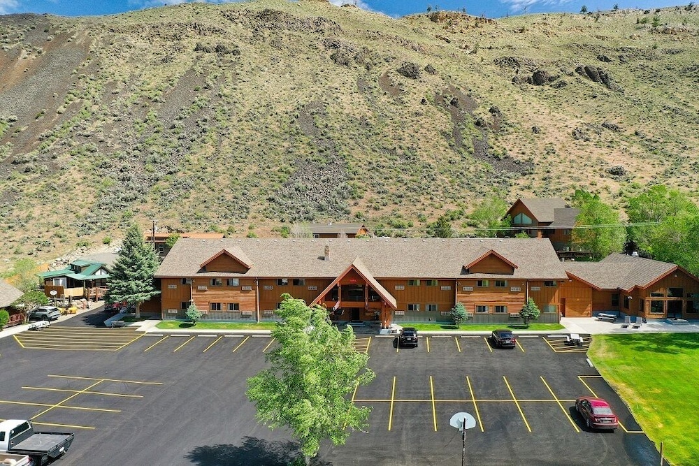 Yellowstone Village Inn and Suites 19/36