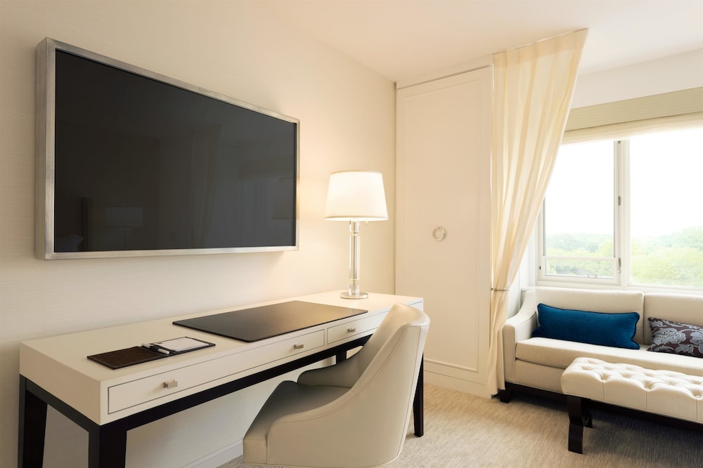 The H Hotel 23/42