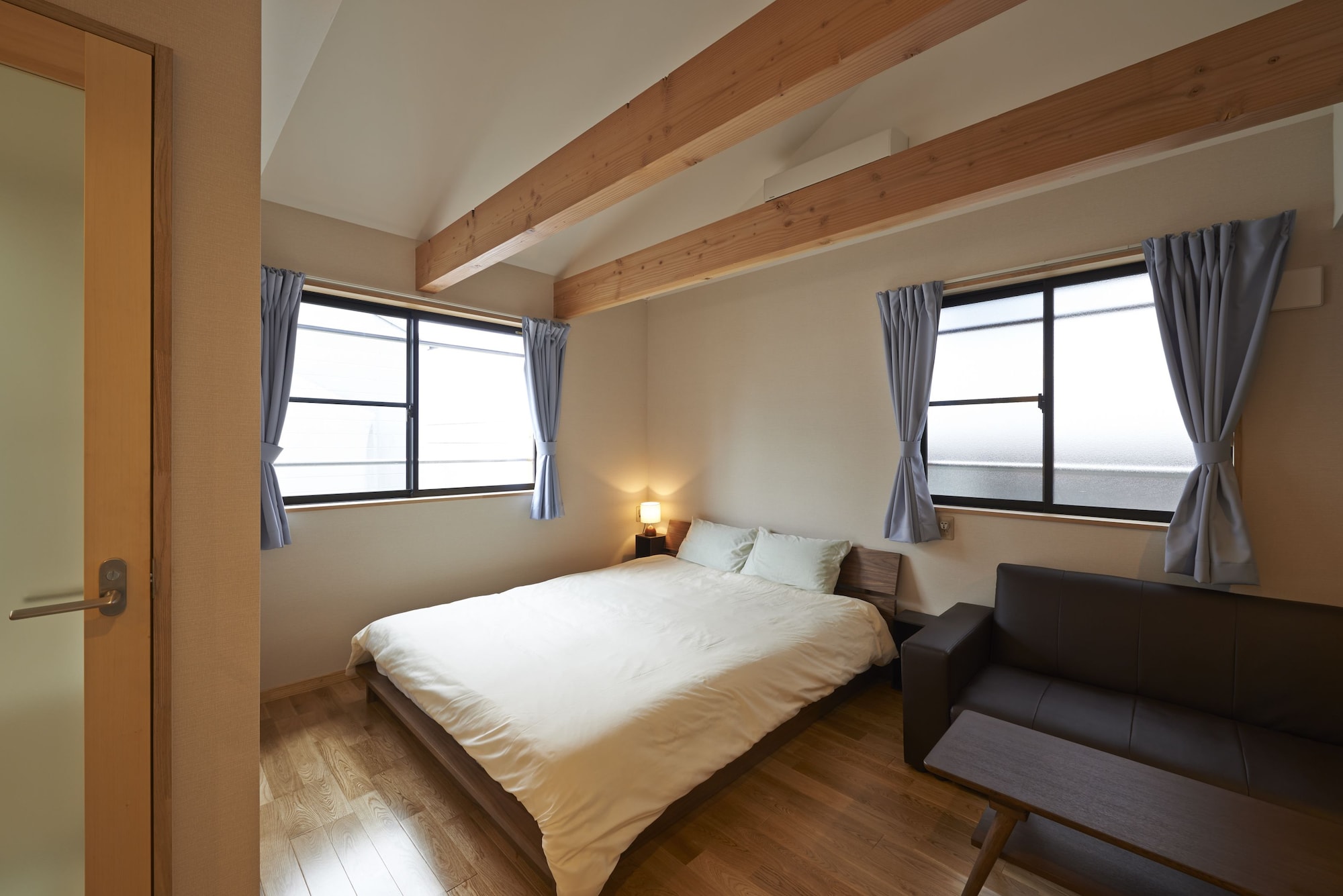 JAPANESE HOMEY, BATHTUB