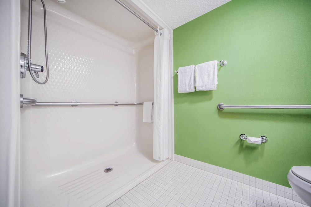 Sleep Inn & Suites Columbus, NE 61/61