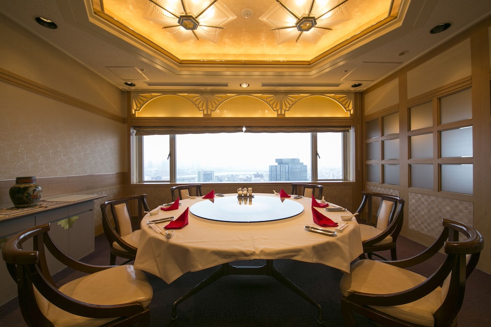 Shin Osaka Washington Hotel Plaza 28/52