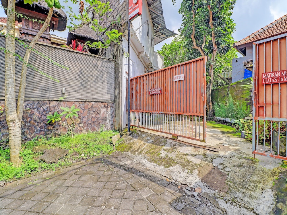 Super OYO 1356 Gusti Residence 33/46