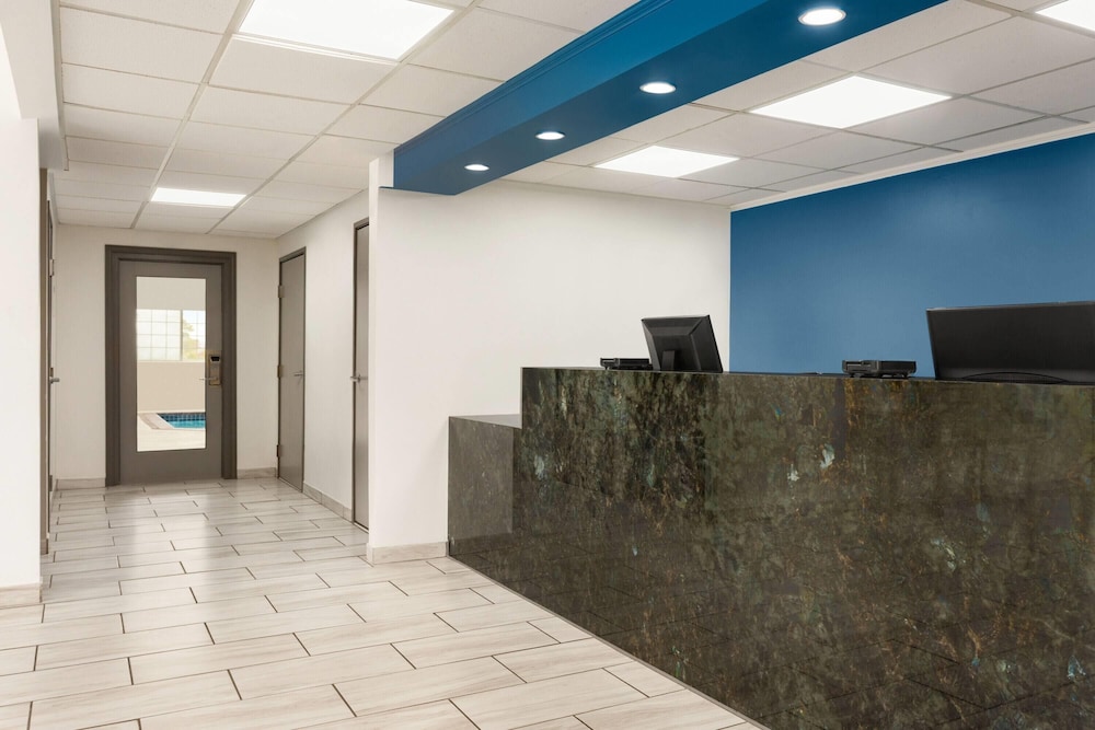 Baymont by Wyndham Blackwell I-35 10/71