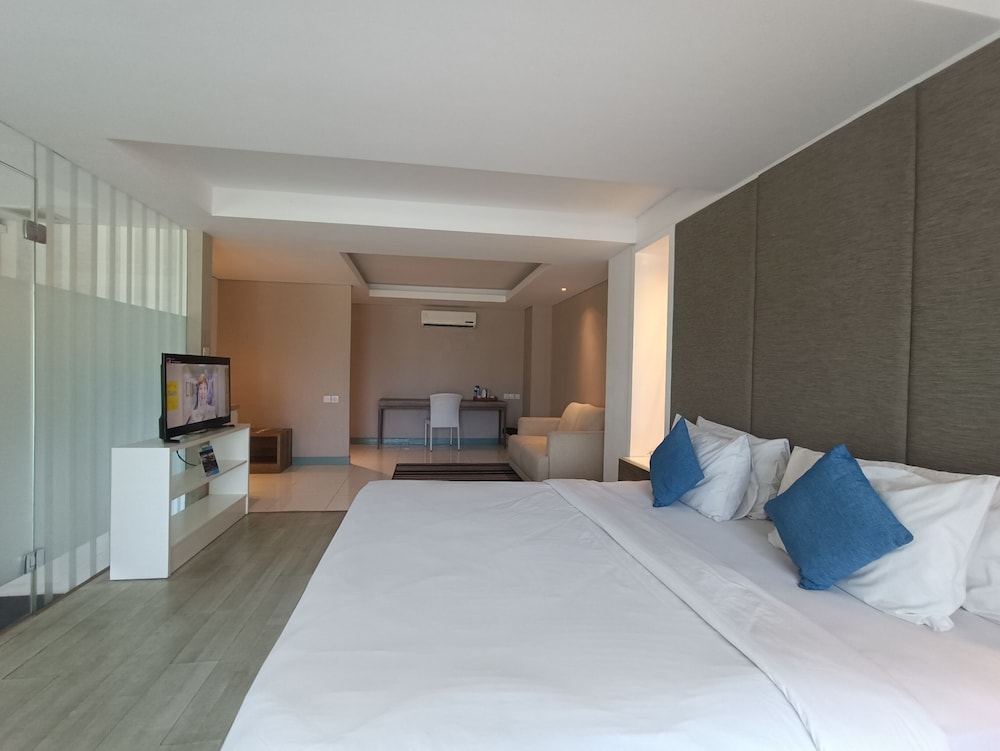 DELUXE, SUITE
