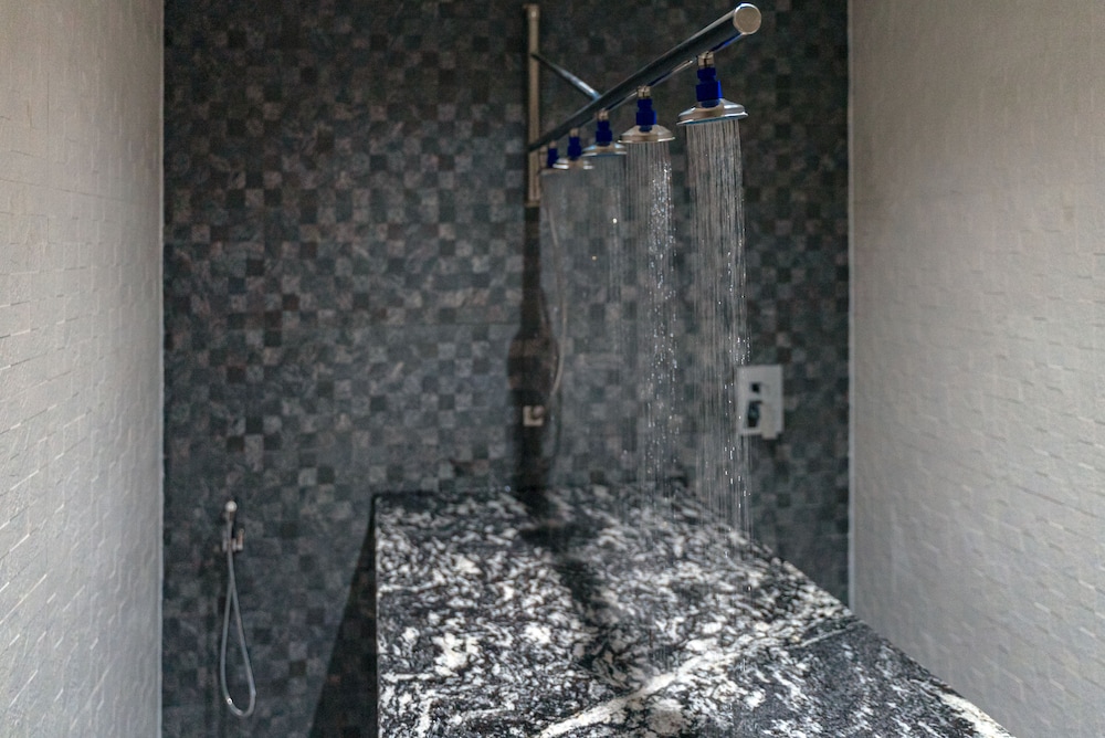 AD Hotel, Hydra 54/58