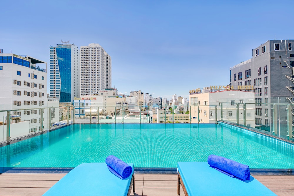 Celina Hotel & Apartment 22/25