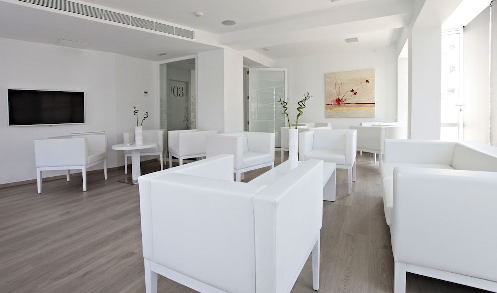 Mar Calma Hotel 43/59
