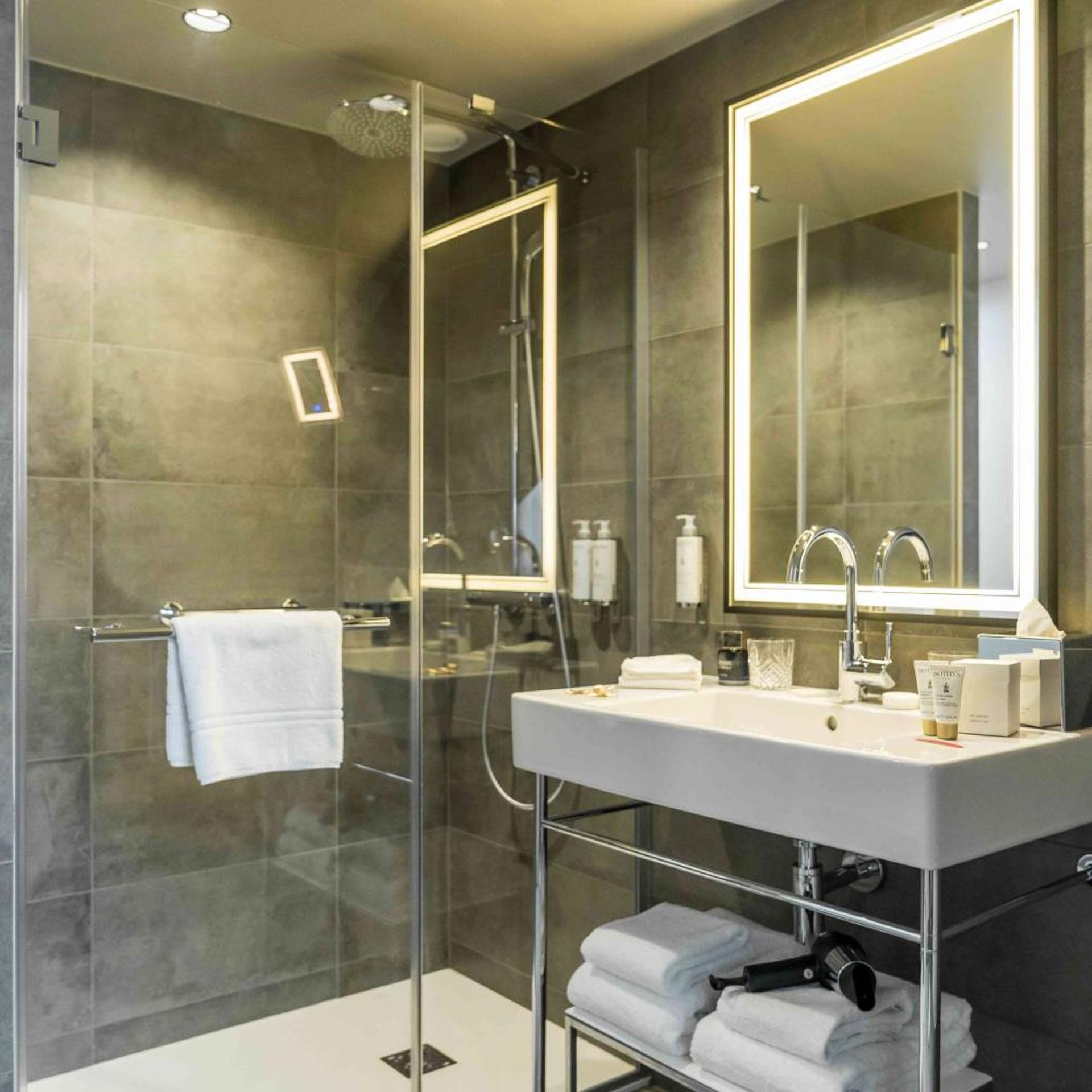جناح بسرير كينج بغرفة نوم واحدة، Dolce by Wyndham Versailles - Domaine du Montcel 5/7