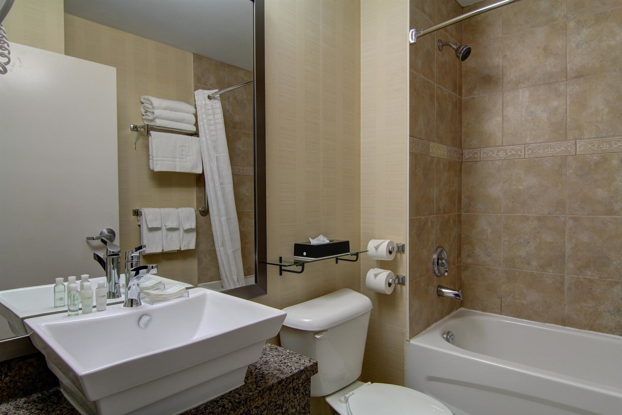 جناح بسرير كينج بمطبخ صغير، Best Western Plus Bowmanville 4/5