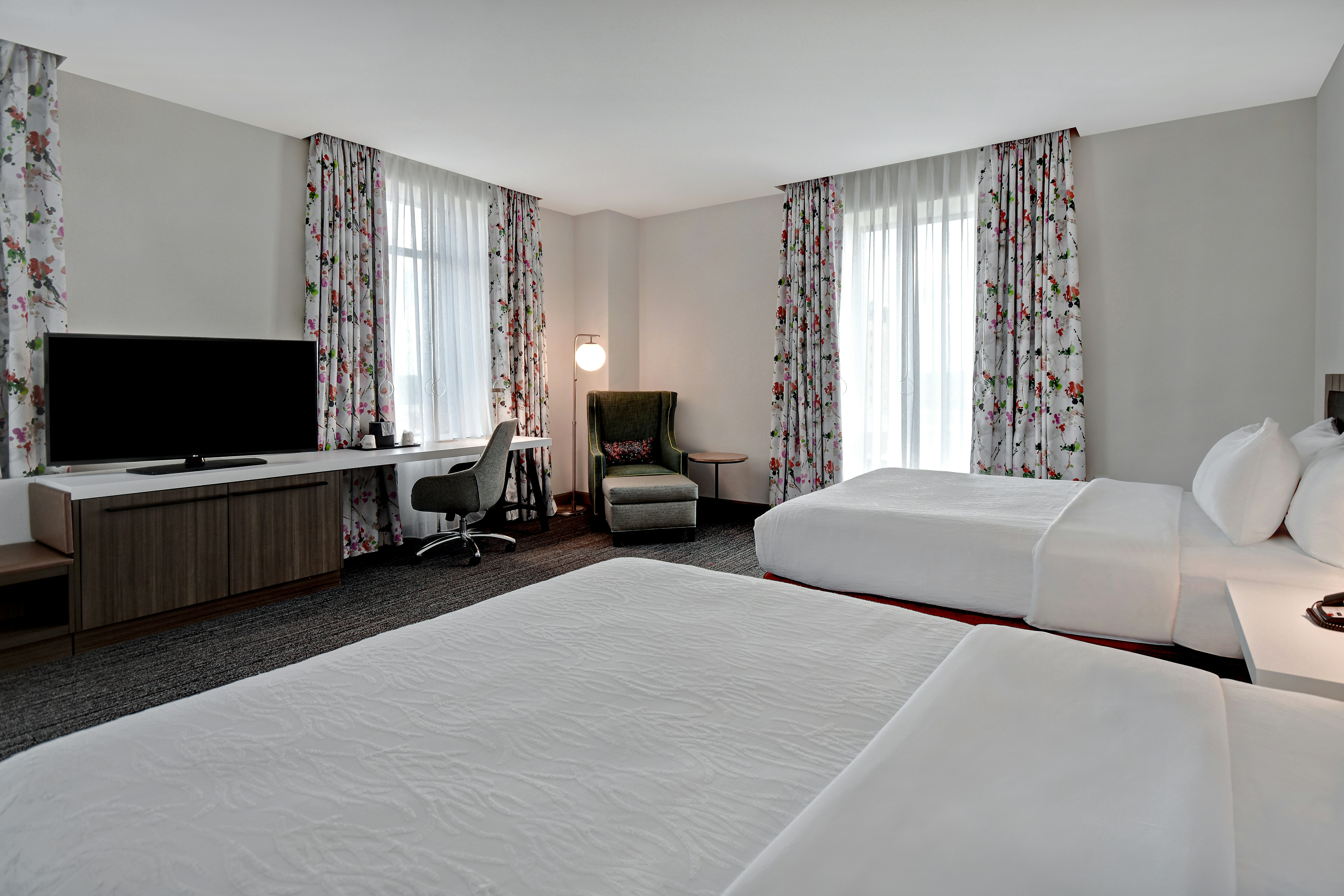 Room, 2 Queen Beds, Bathtub, Accessible