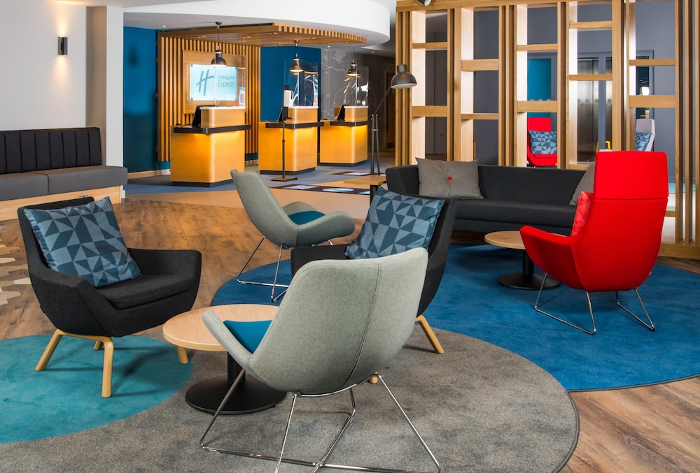 Holiday Inn Express Bicester 24/49