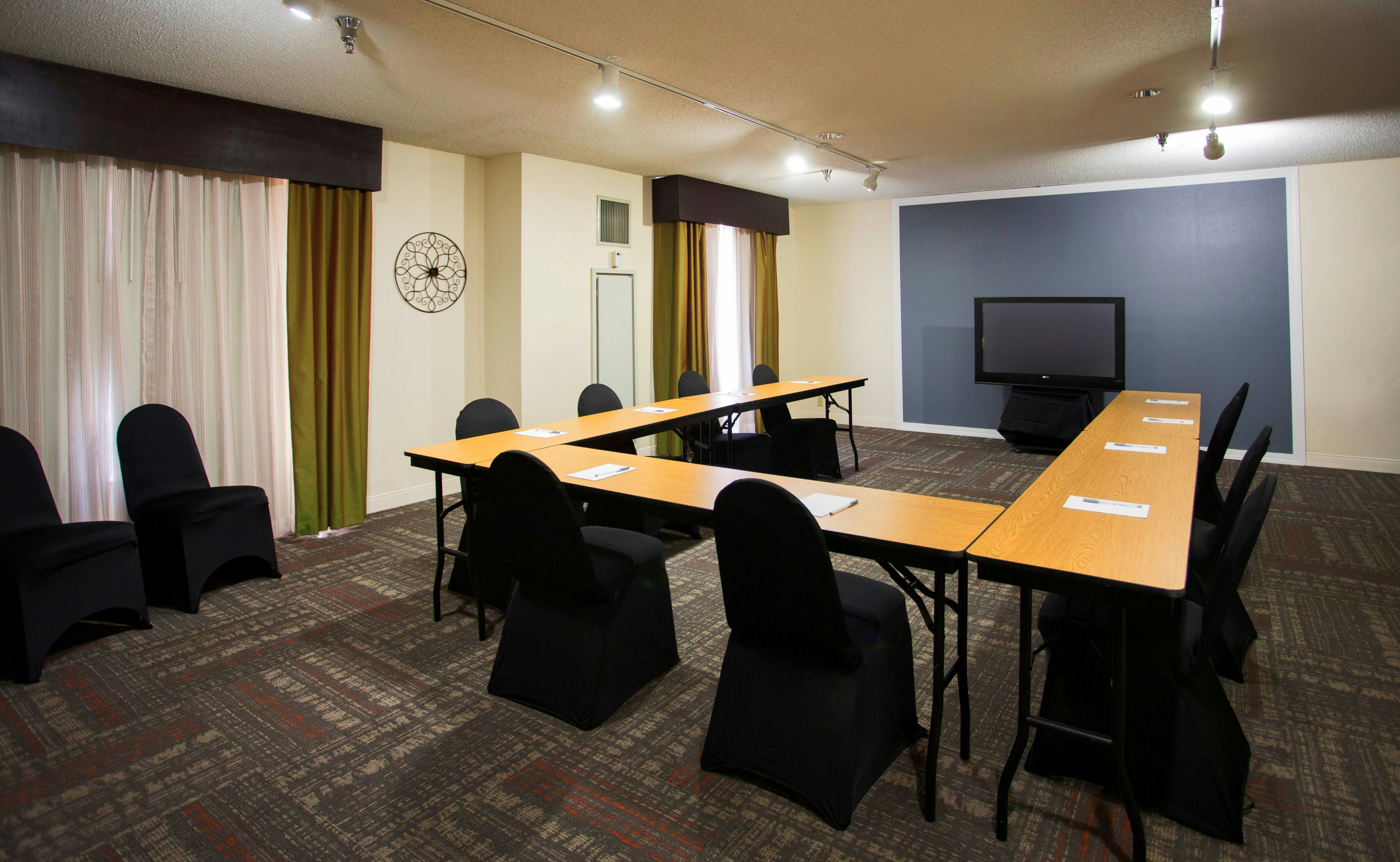 Hampton Inn and Suites Valdosta Conference Center 21/25
