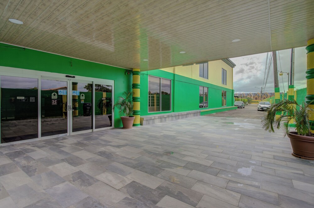 Airport Suites Hotel 47/61
