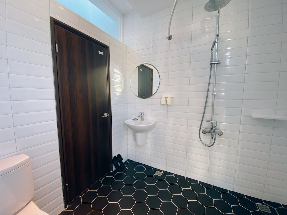 Minimi Inn - Sailrock Beach House 10/66