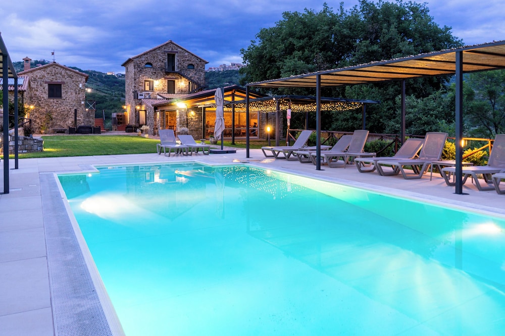 Le Querce Farmhouse 4/48