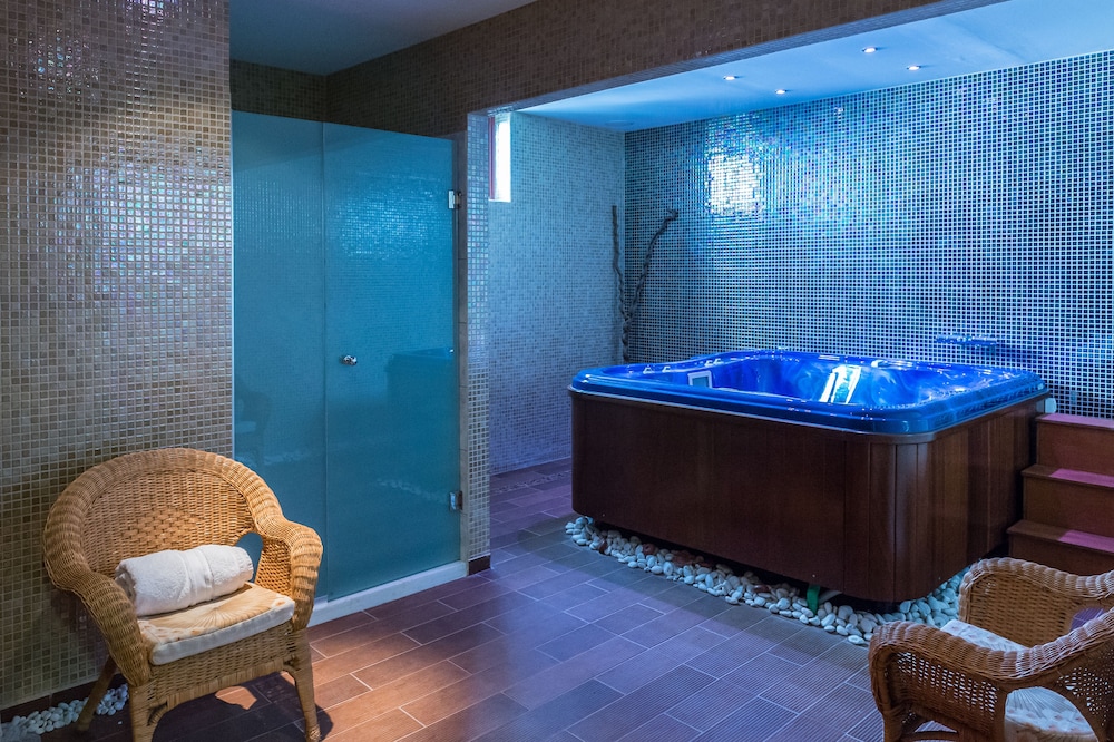 Odyssey Hotel 24/50