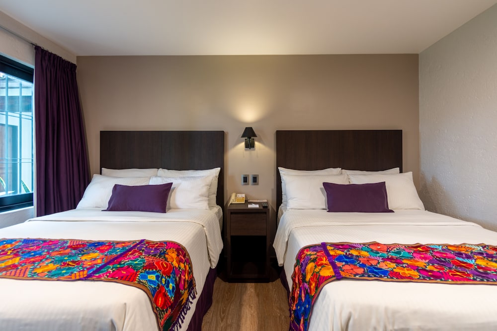 TRADITIONAL, 2 DOUBLE BEDS