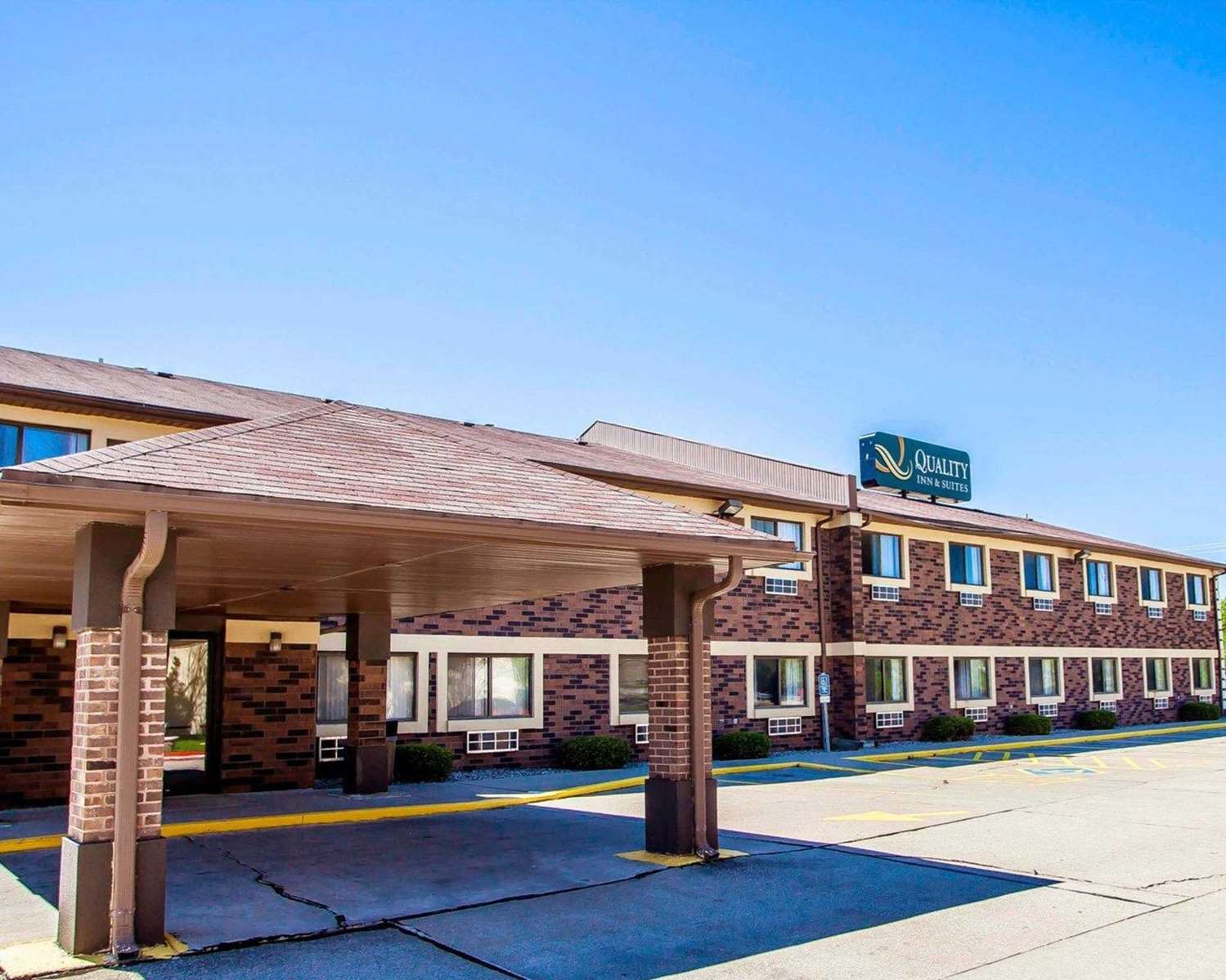 Quality Inn & Suites Champaign North - Urbana 5/23