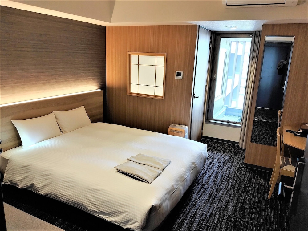 STANDARD, QUEEN BED, PRIVATE BATHROOM