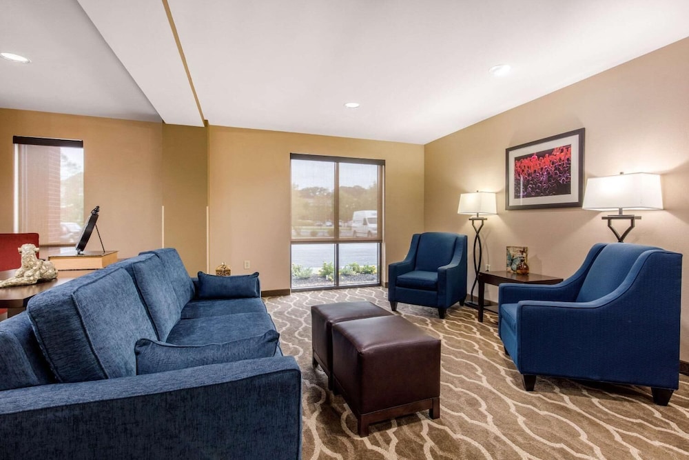 Comfort Suites Manchester 30/41