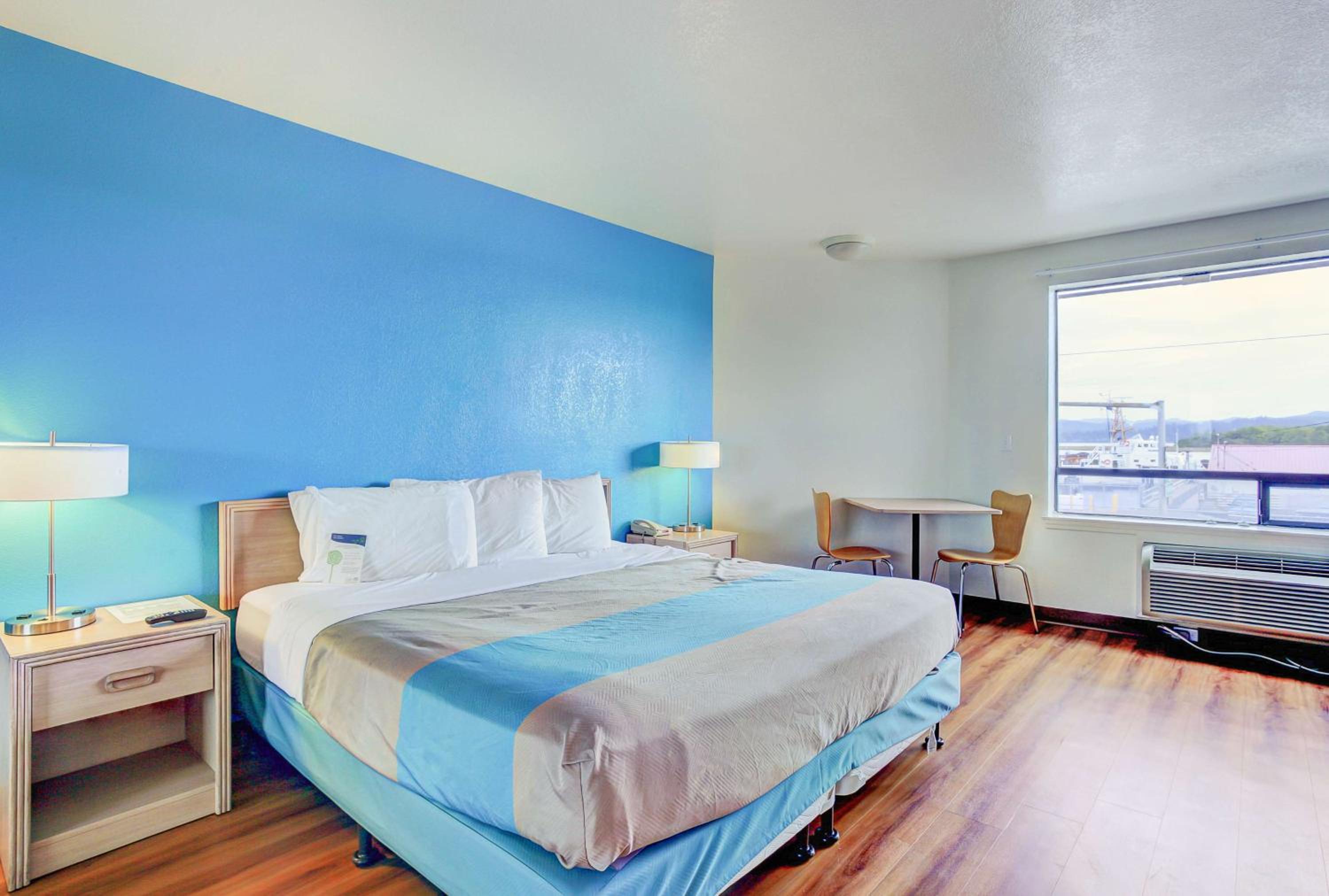 1 Queen Bed ADA/Tub