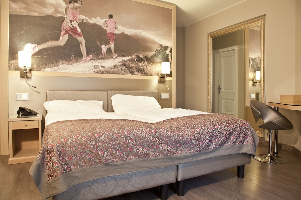 Parc Hotel Flora 25/80