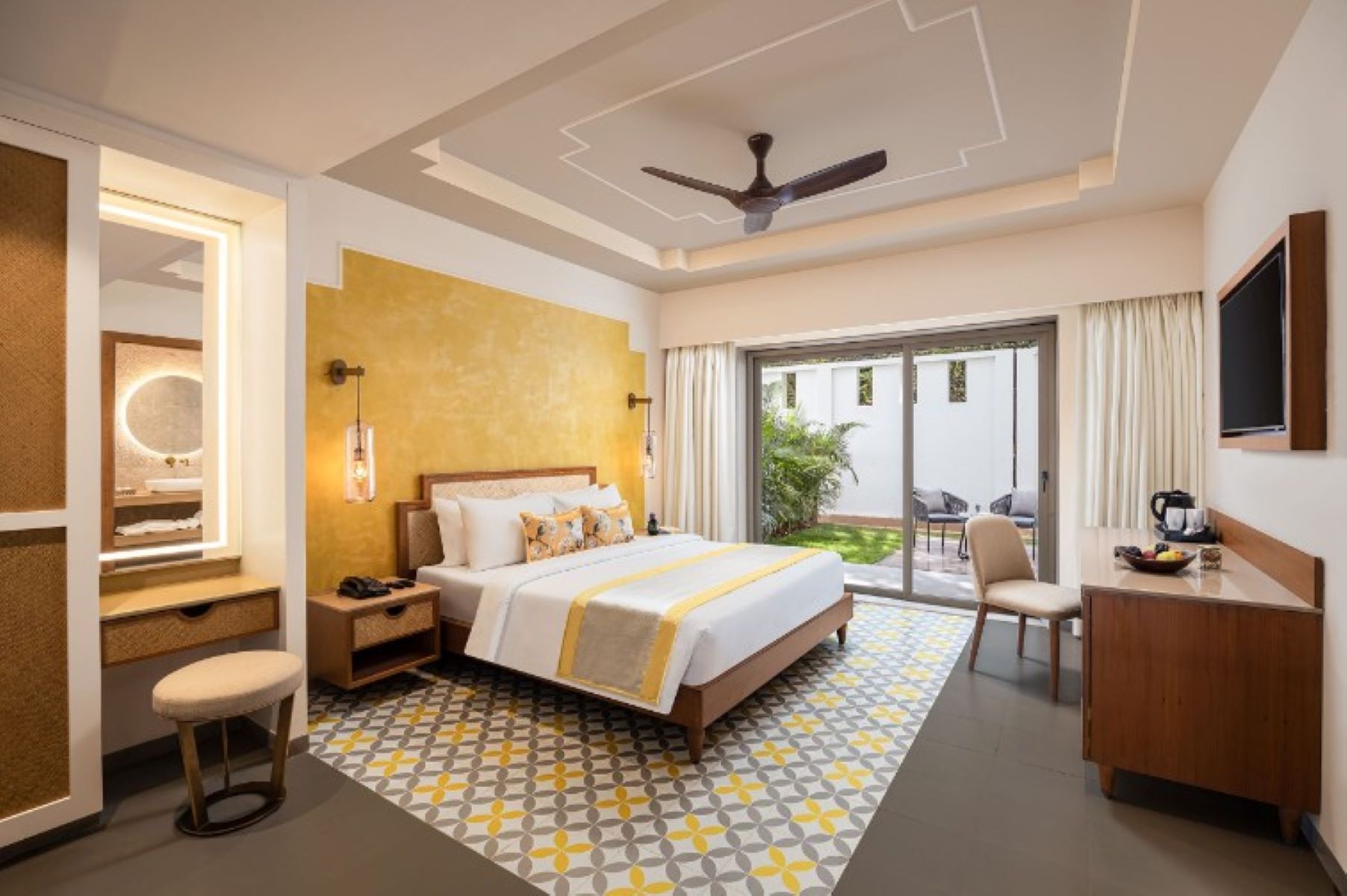 DELUXE ROOM WITH GARDEN