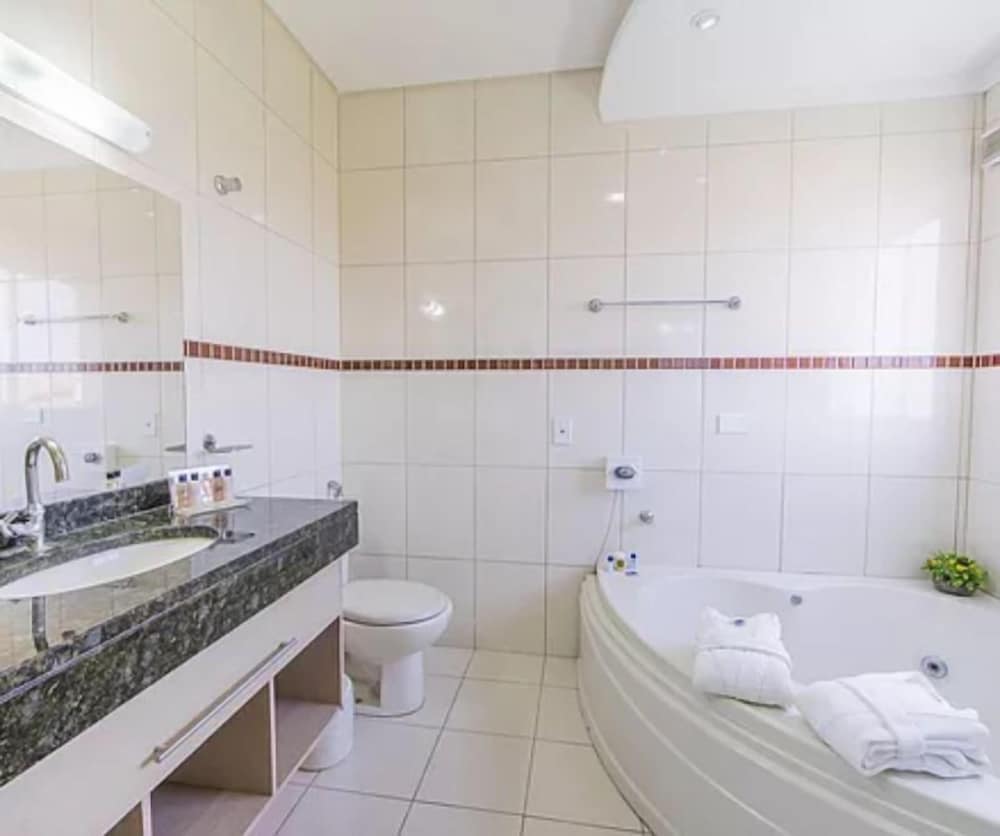 Marrua Hotel 44/49