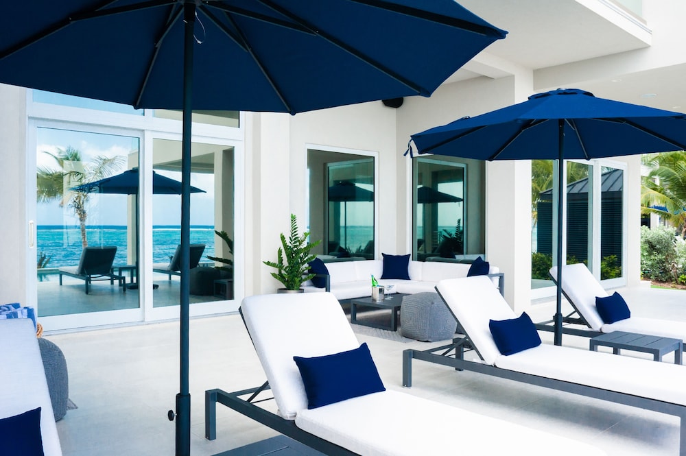 Black Urchin Boutique Resort 48/65