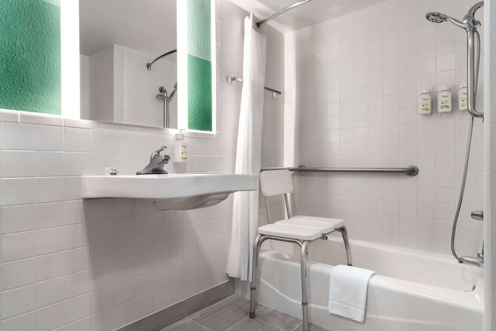 Wingate by Wyndham Williamsburg 47/49