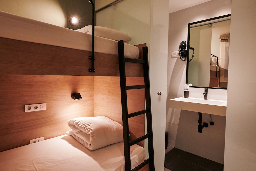 Room, Bunk Bed, No Window، Hotel TOC Hotel Las Ramblas 2/5
